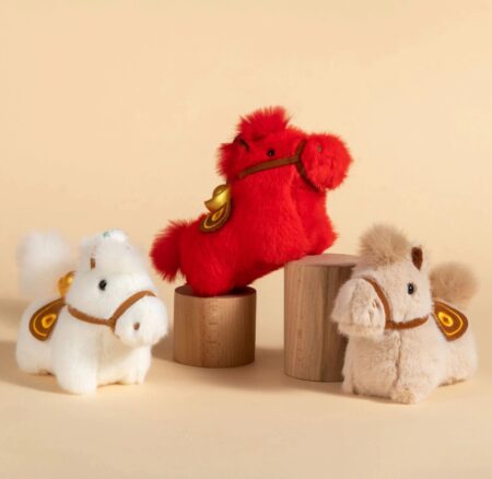 【買一送一】 馬上來財小馬招財毛絨掛件（顏色任選）